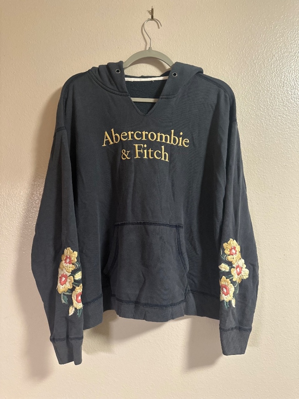 Abercrombie & Fitch Floral Embroidered Hoodie – Navy Blue – Pullover Sweatshirt
